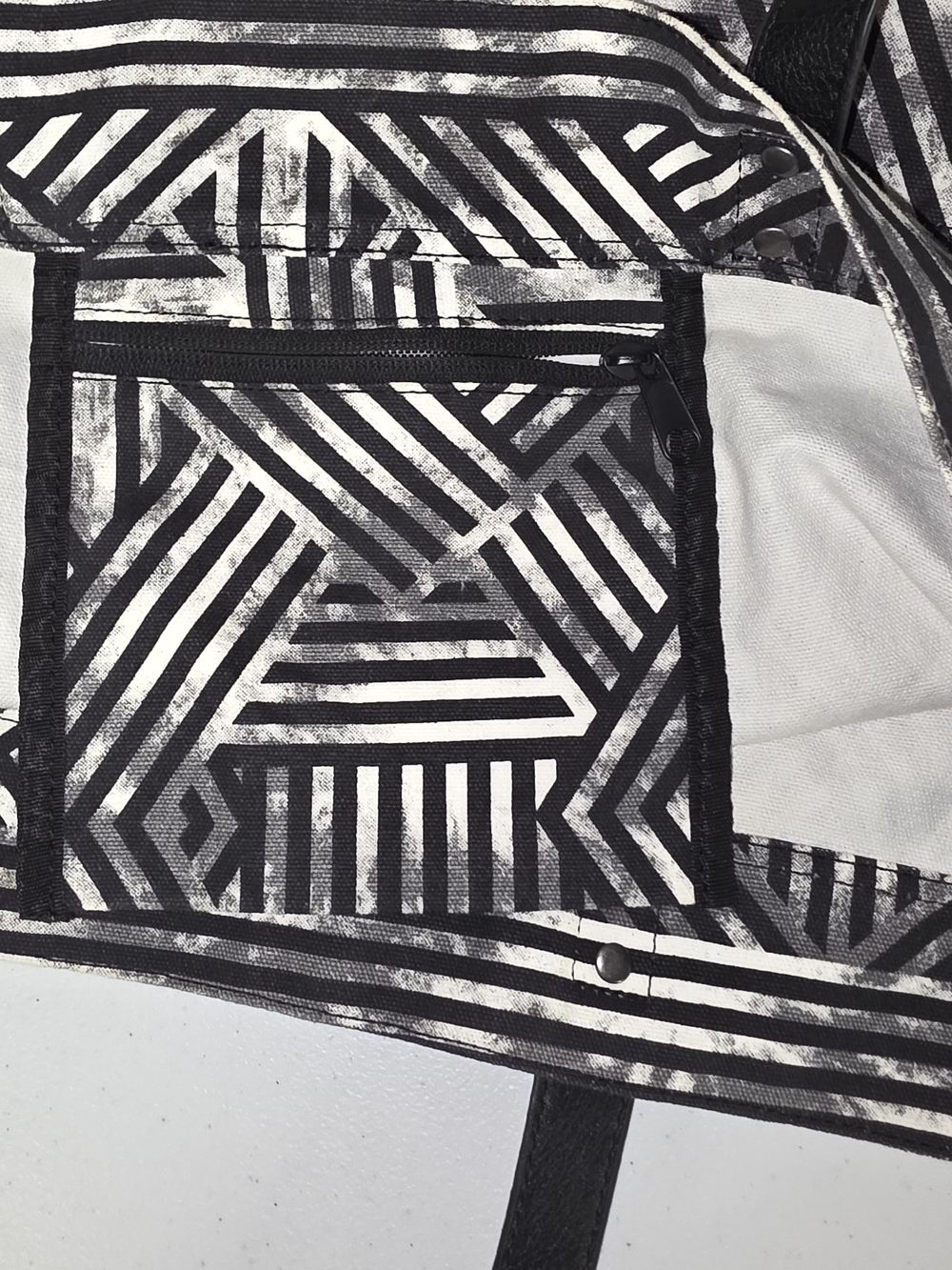 Hurley Juniors Tomboy Tote Black White Geometric Shoulder Bag beach Bag Canvas - Picture 8 of 16